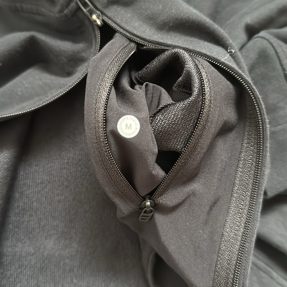 Men’s medium black Lululemon pullover crew neck - Picture 5 of 8